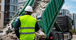 Вывоз строительного мусора в Амурске: услуги лицензированной компании — ПроМусор